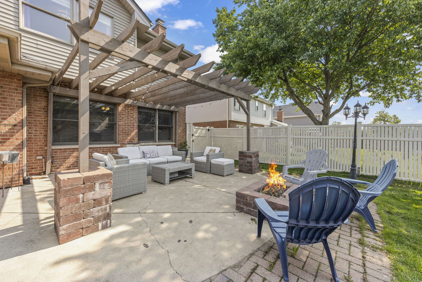 20W427 Elizabeth Drive