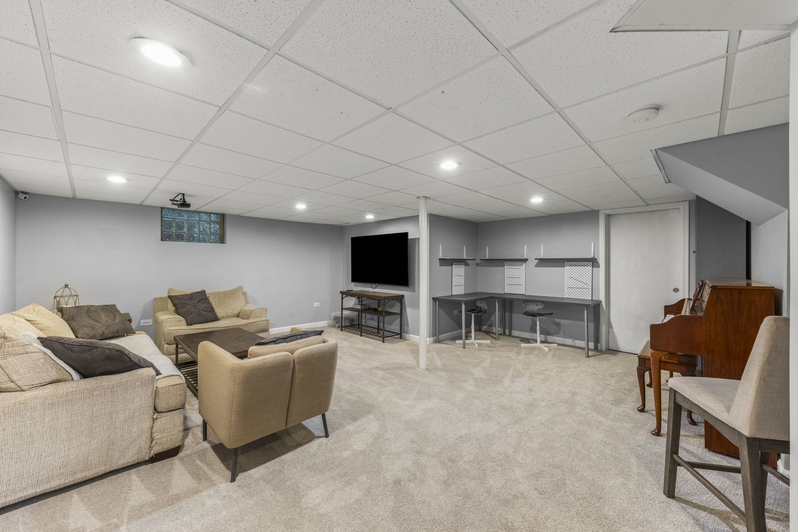 20W427 Elizabeth Drive