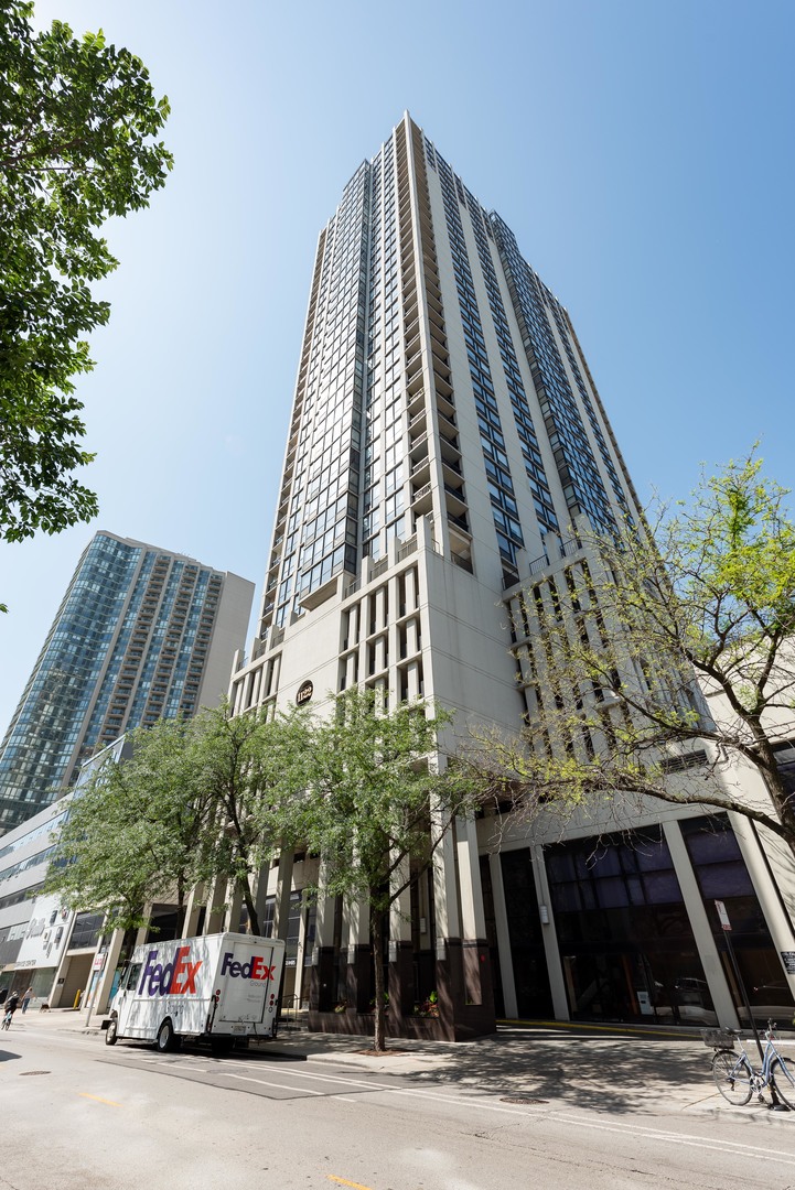 1122 N Clark Street Unit: 1709