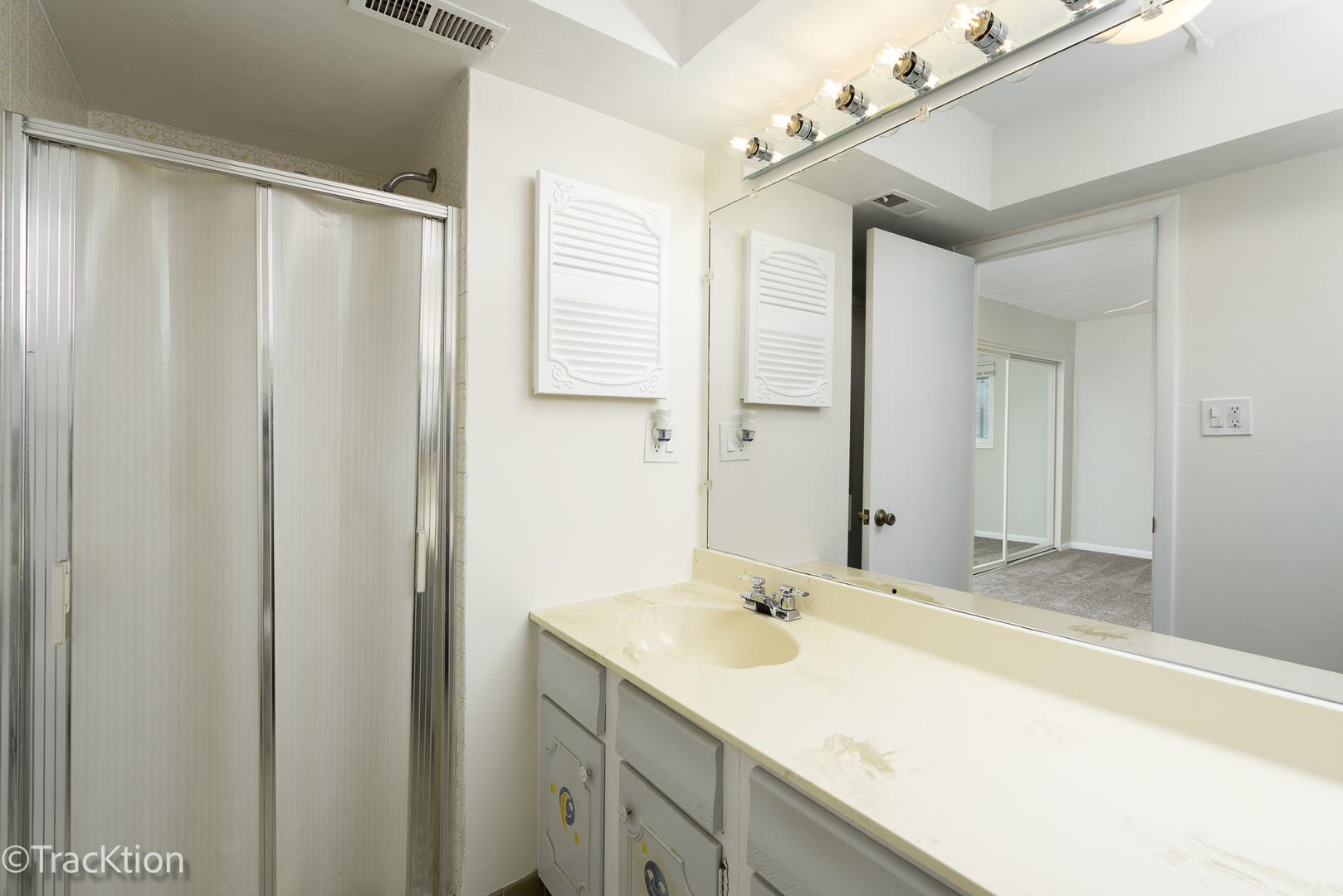 9105 S Roberts Road Unit: 1A