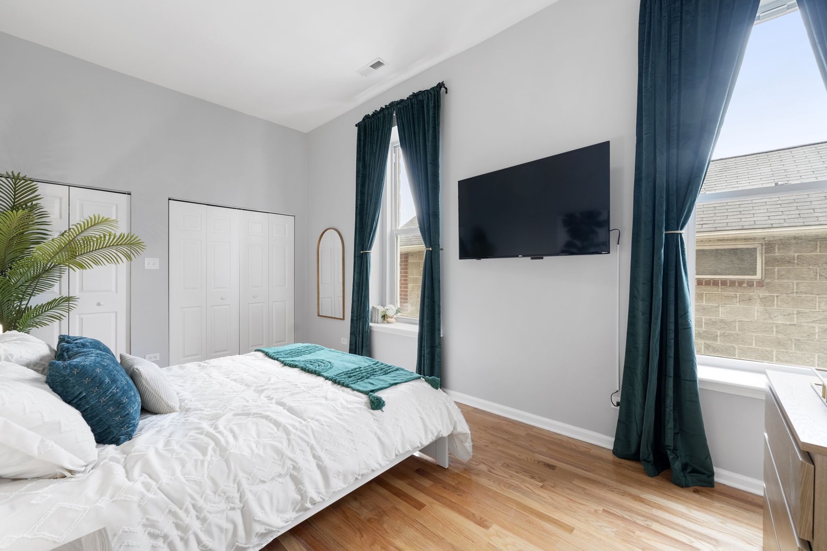 3612 S Prairie Avenue Unit: 2