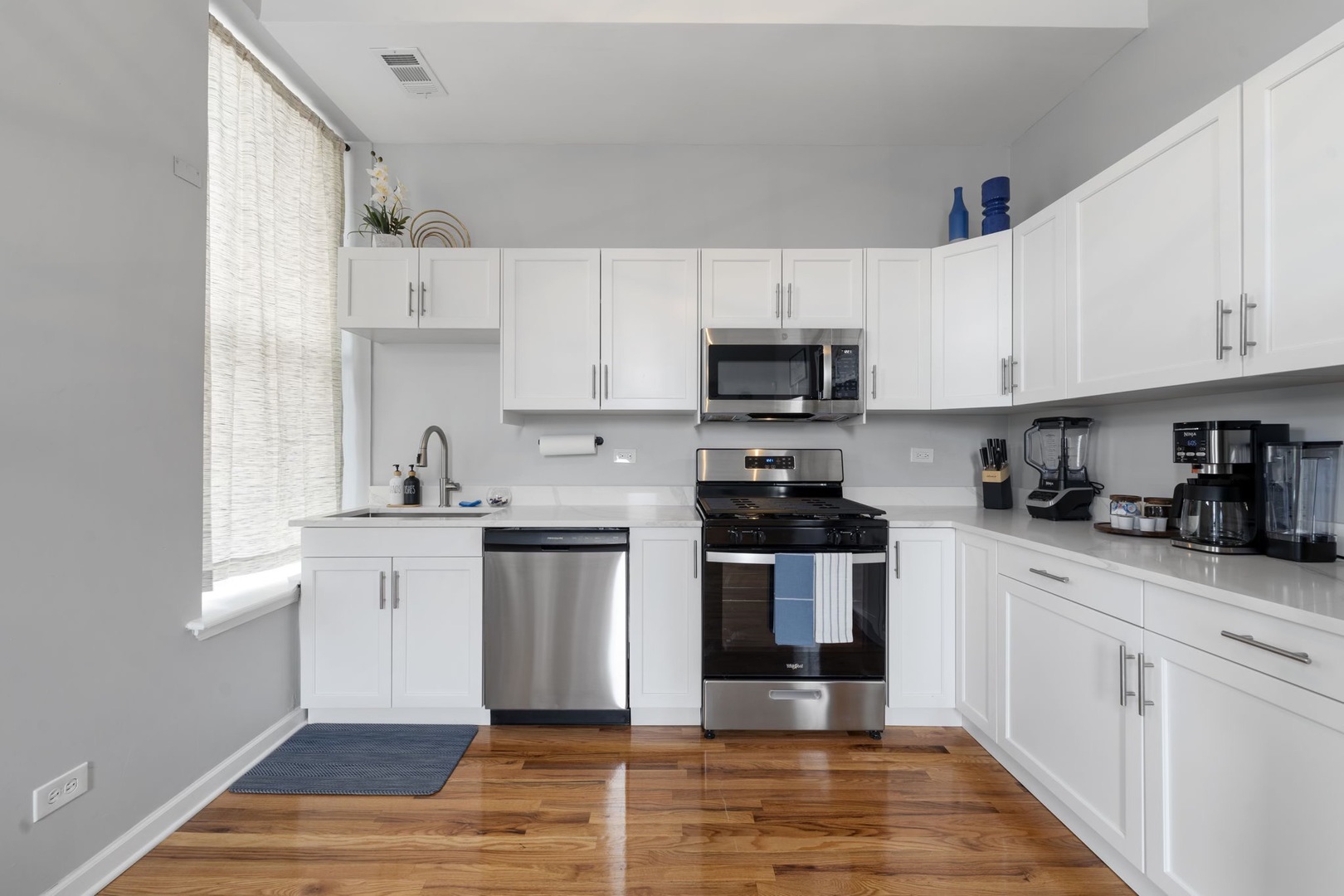 3612 S Prairie Avenue Unit: 2