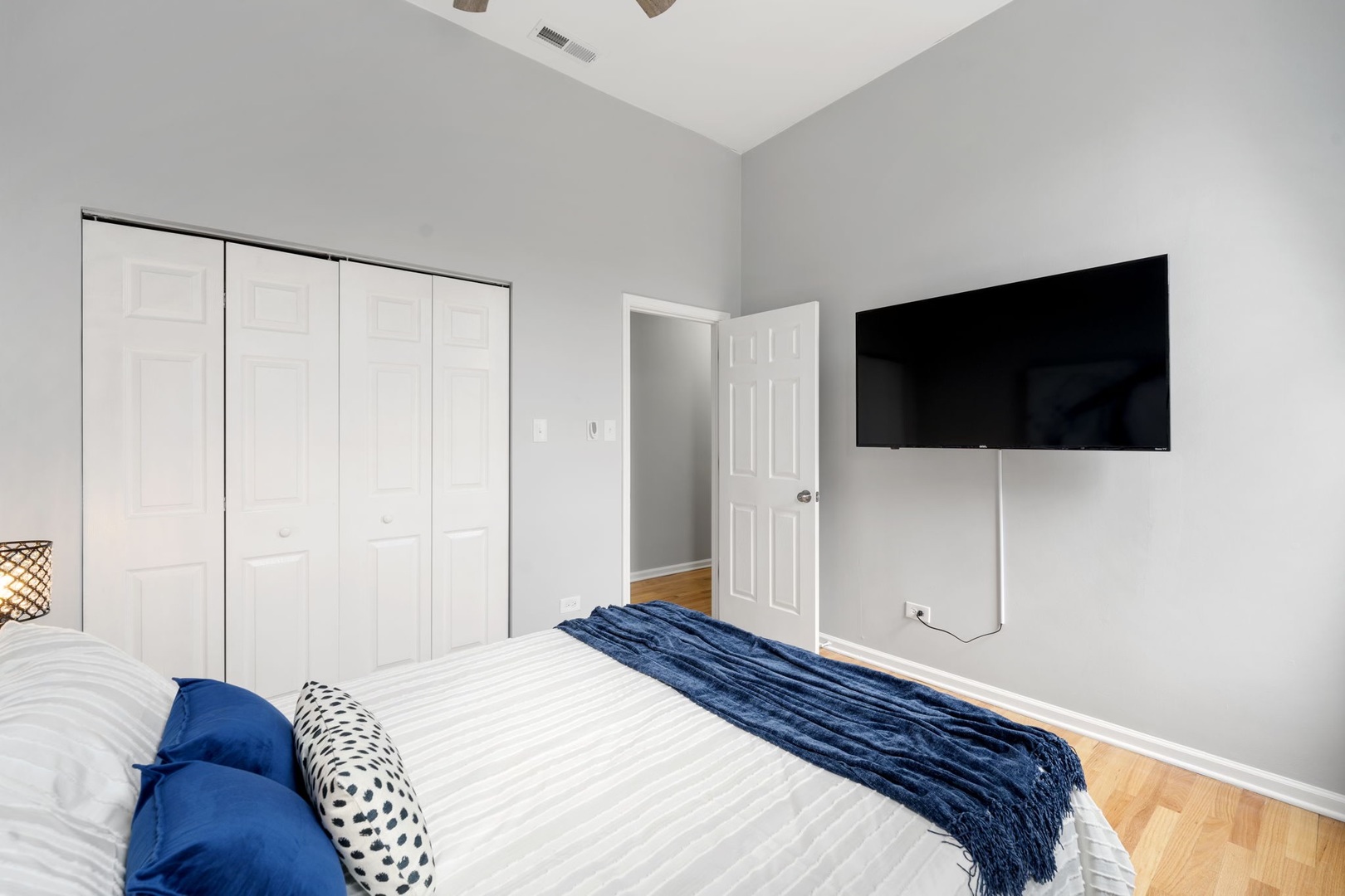 3612 S Prairie Avenue Unit: 2