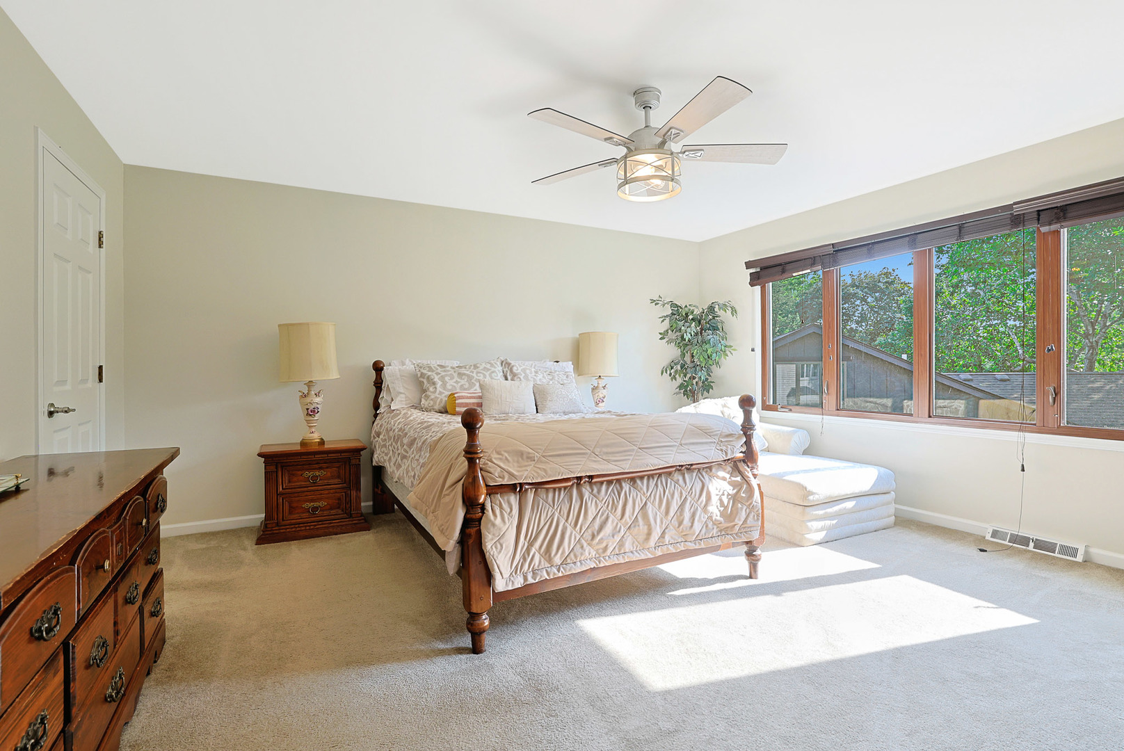 6316 Knollwood Court