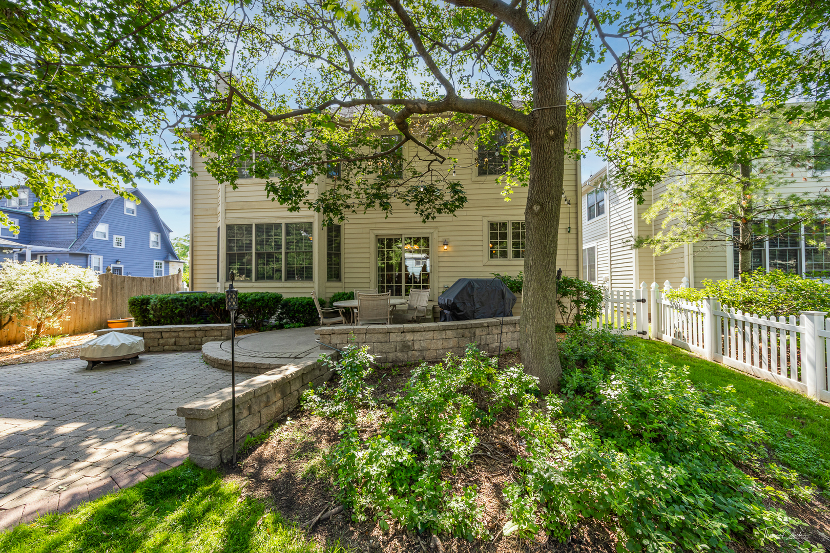 4037 Main Street