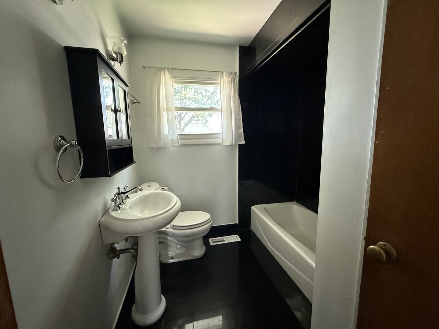 29 N ROSLYN Road