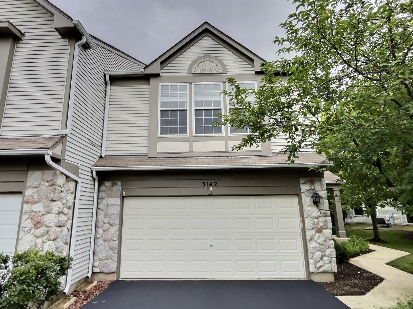 3142 Bromley Lane