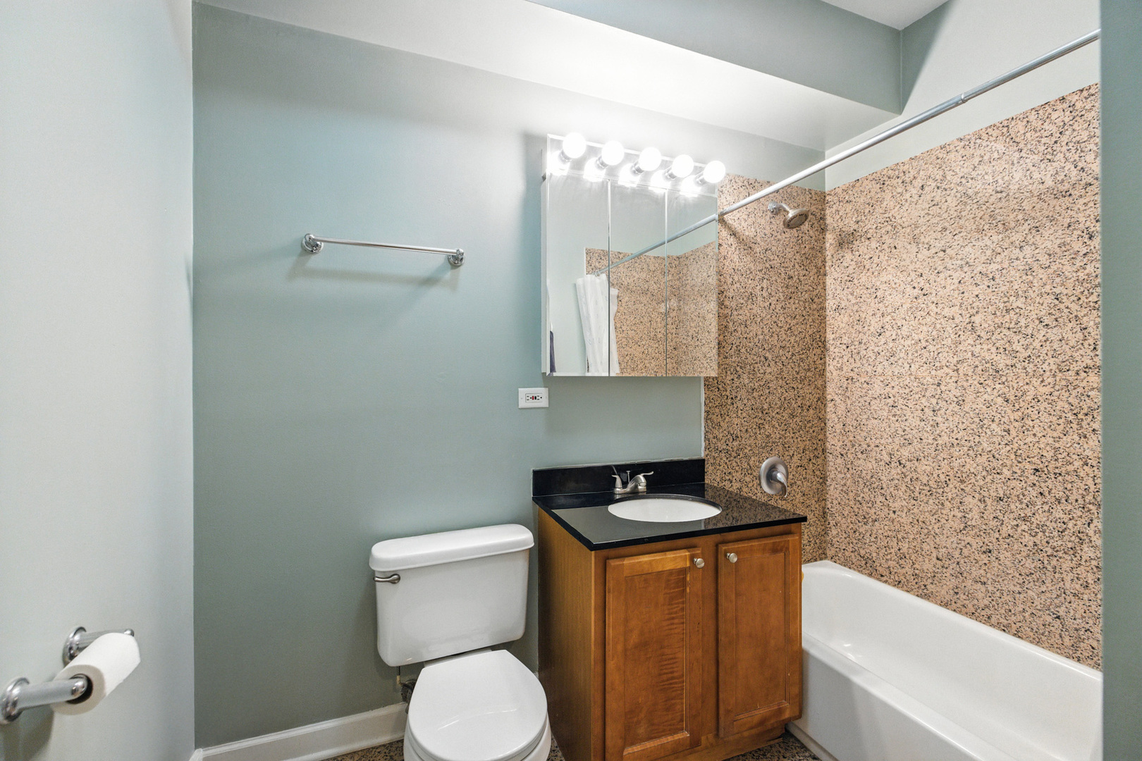 3708 W Ainslie Street Unit: 2
