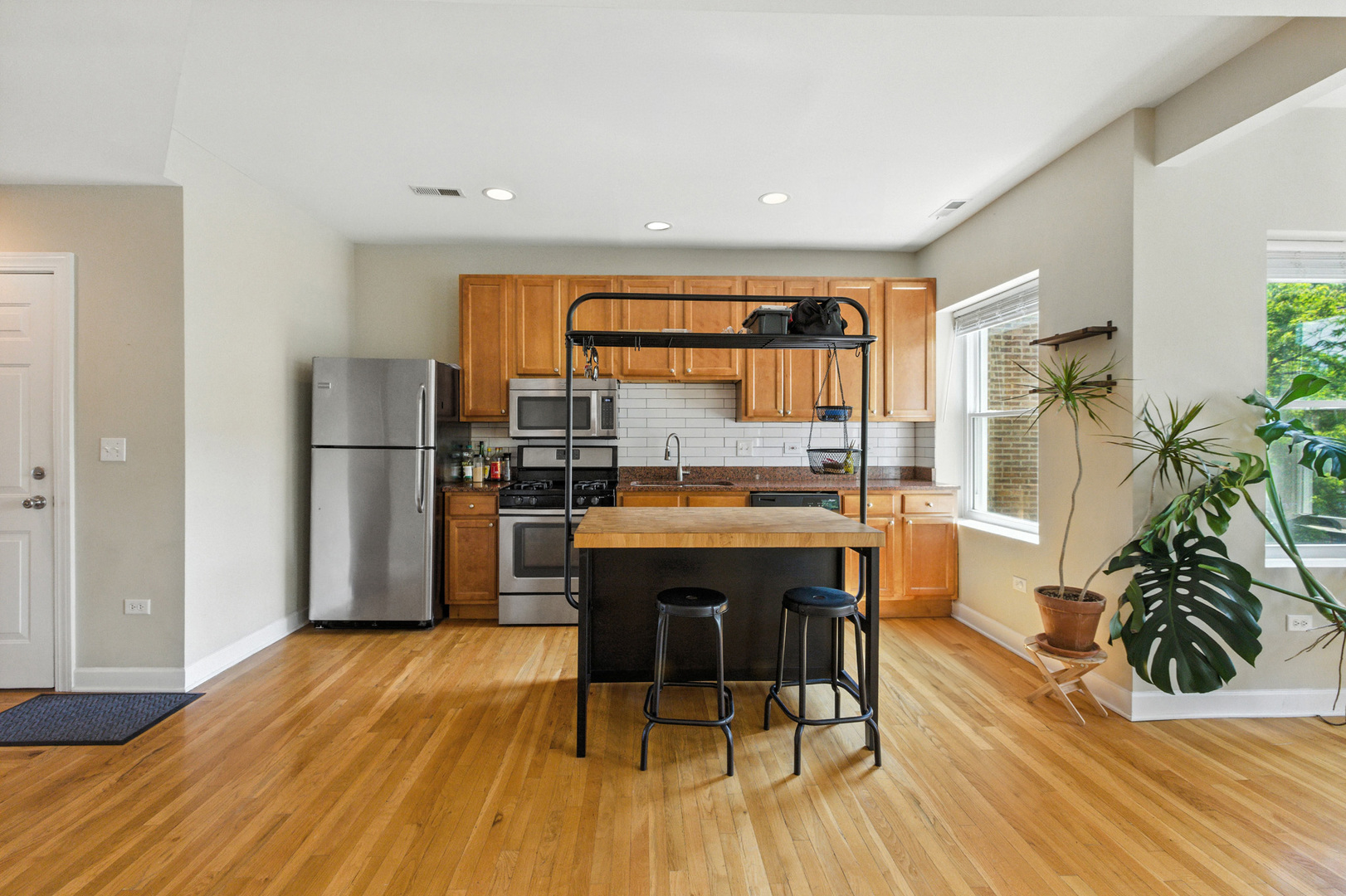 3708 W Ainslie Street Unit: 2
