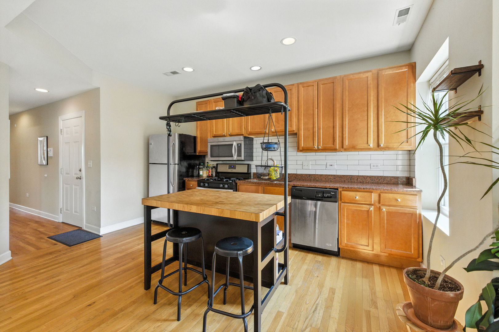 3708 W Ainslie Street Unit: 2