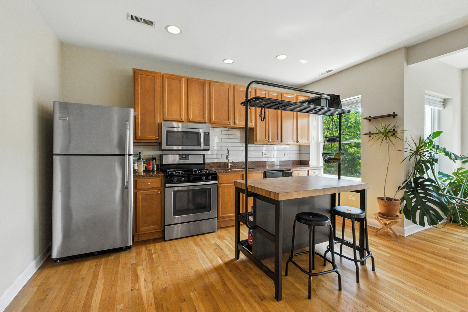 3708 W Ainslie Street Unit: 2