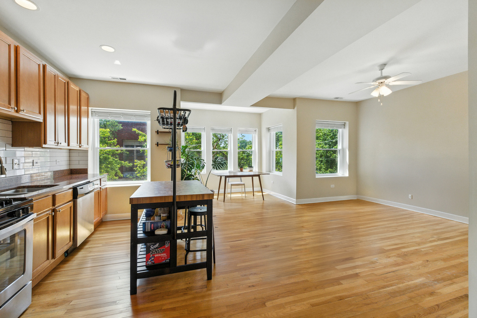 3708 W Ainslie Street Unit: 2