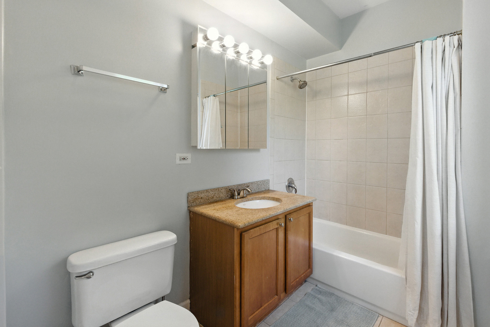 3708 W Ainslie Street Unit: 2