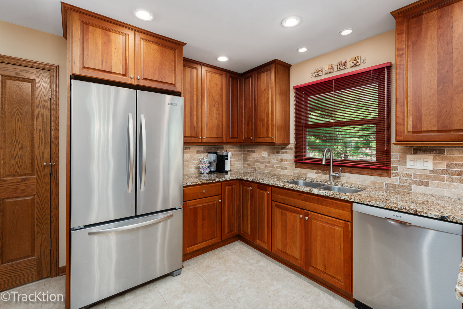 138 W Chicago Avenue