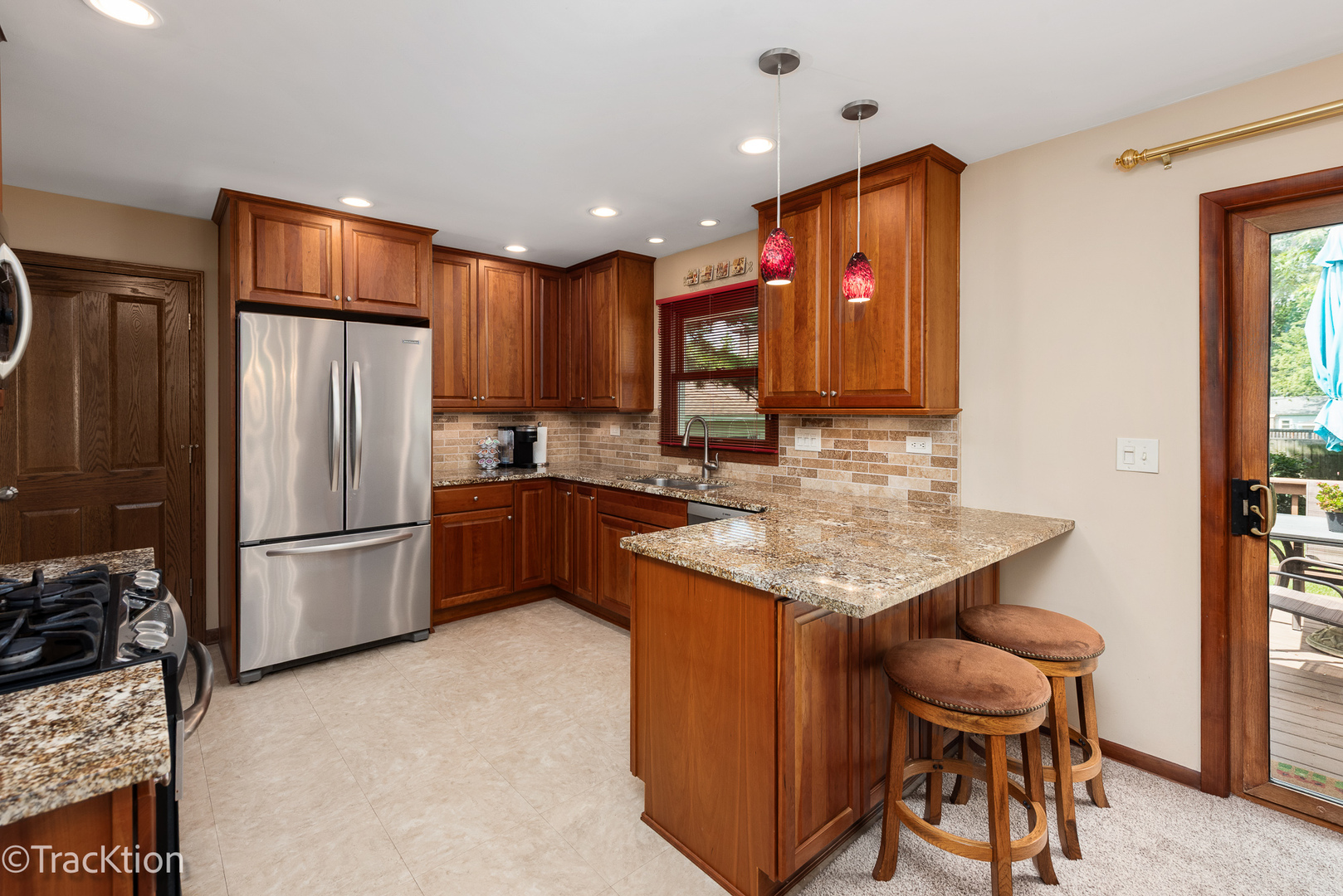 138 W Chicago Avenue