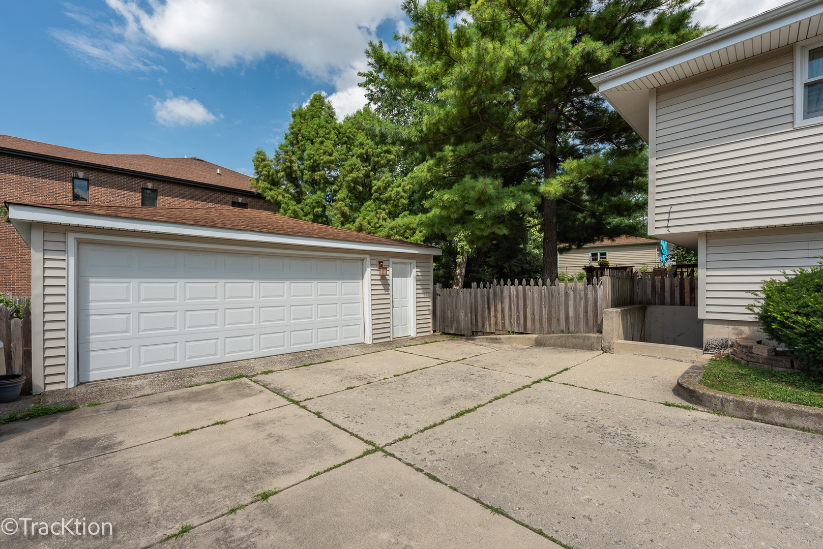 138 W Chicago Avenue