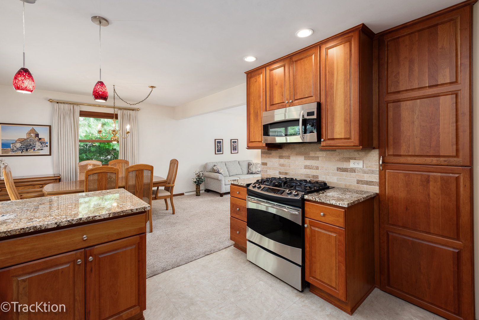 138 W Chicago Avenue