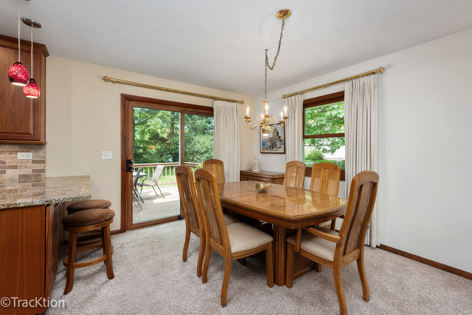 138 W Chicago Avenue