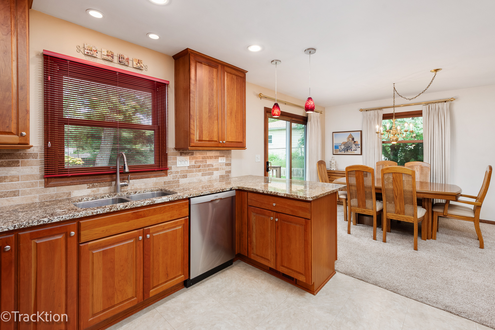 138 W Chicago Avenue