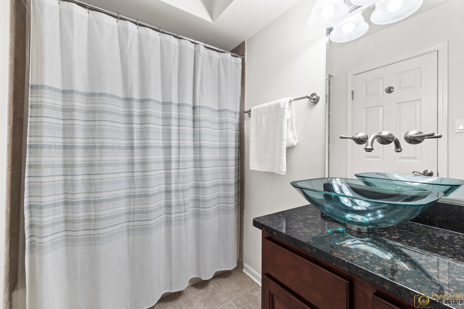 4900 Forest Avenue Unit: 205