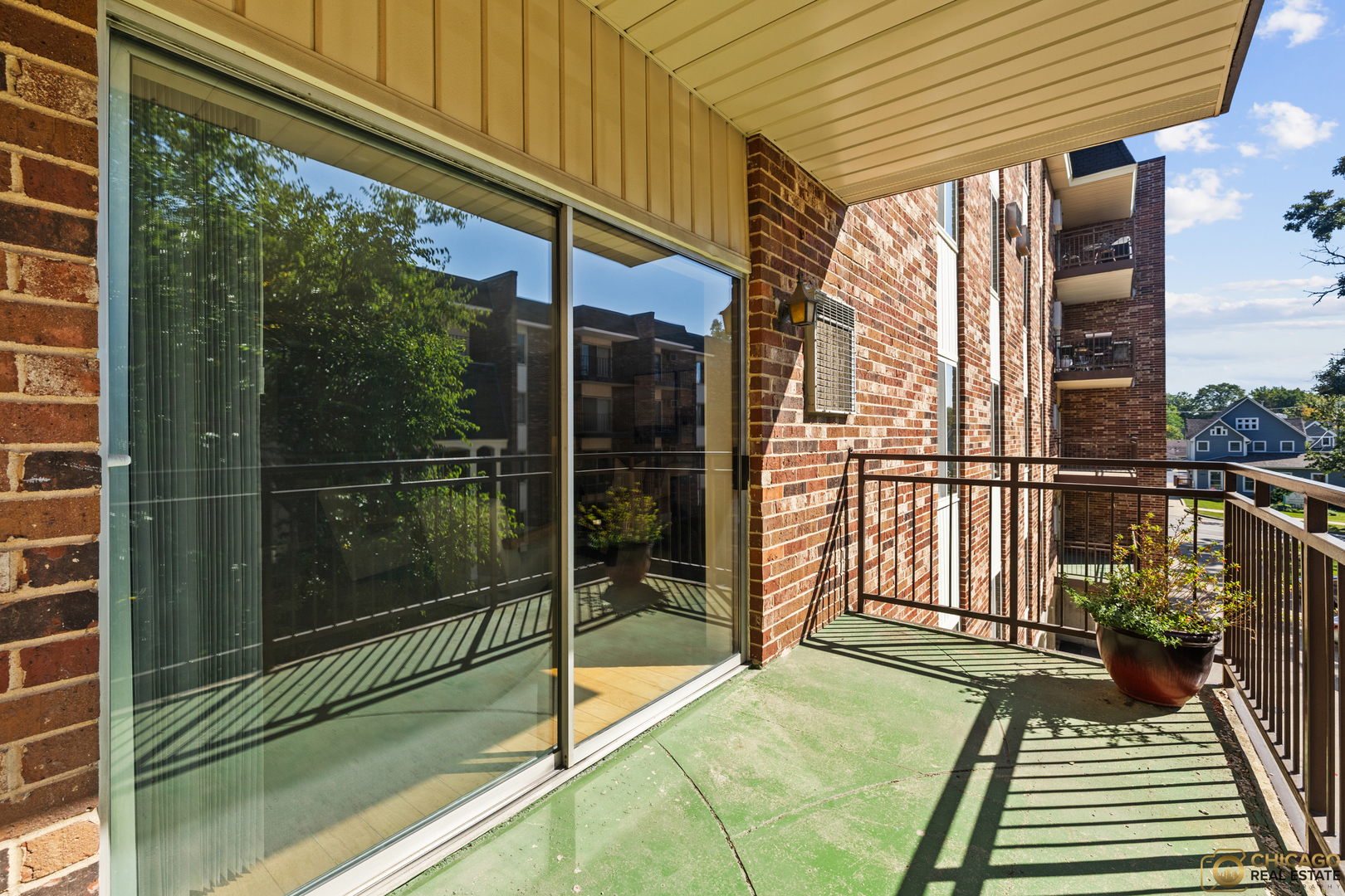 4900 Forest Avenue Unit: 205