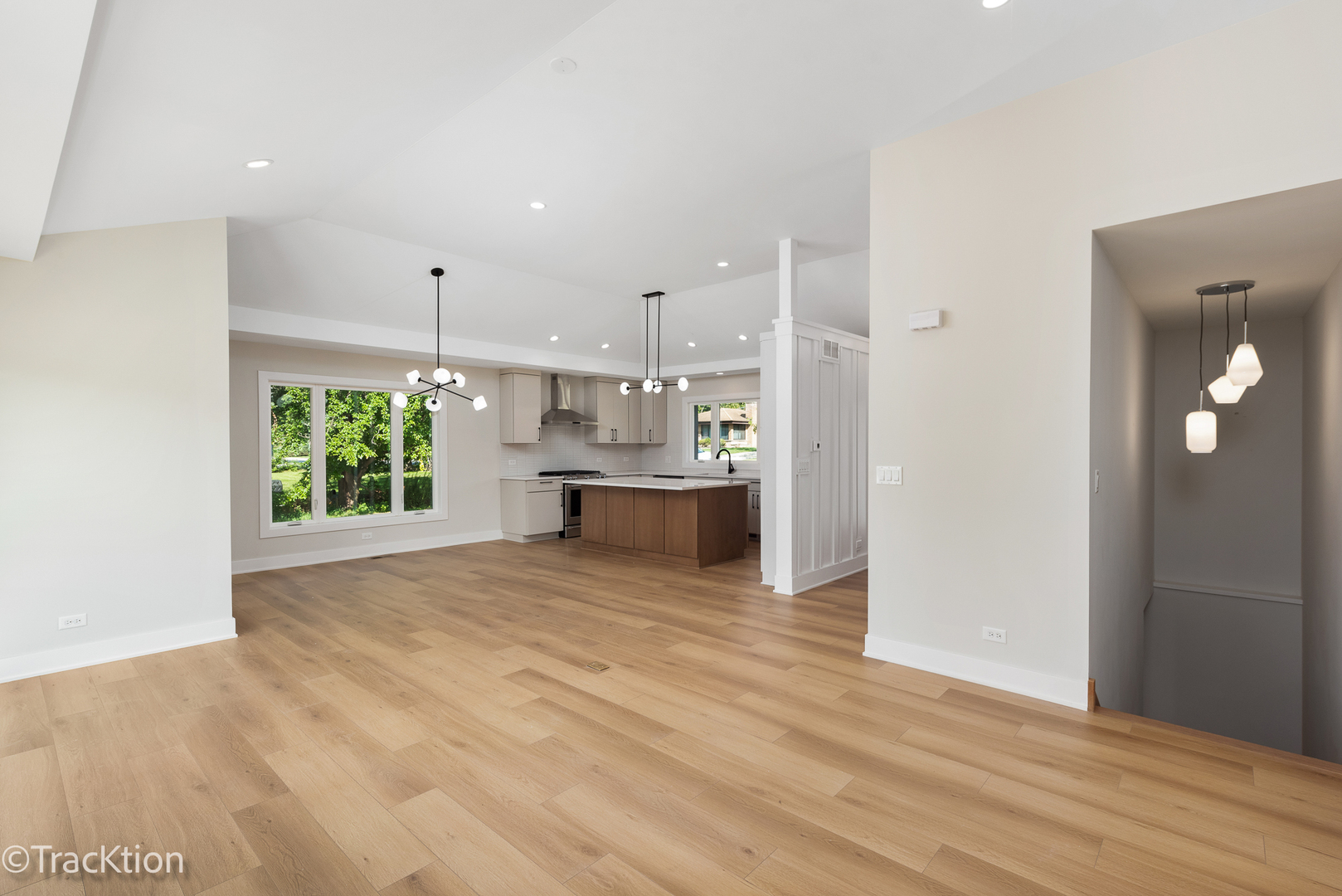 137 W Chicago Avenue