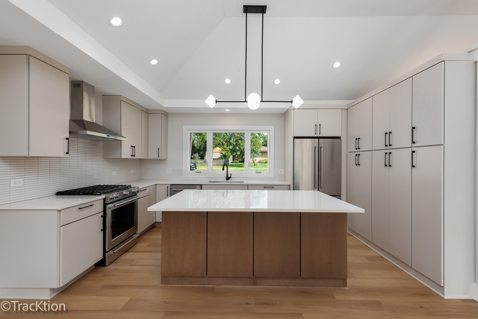137 W Chicago Avenue