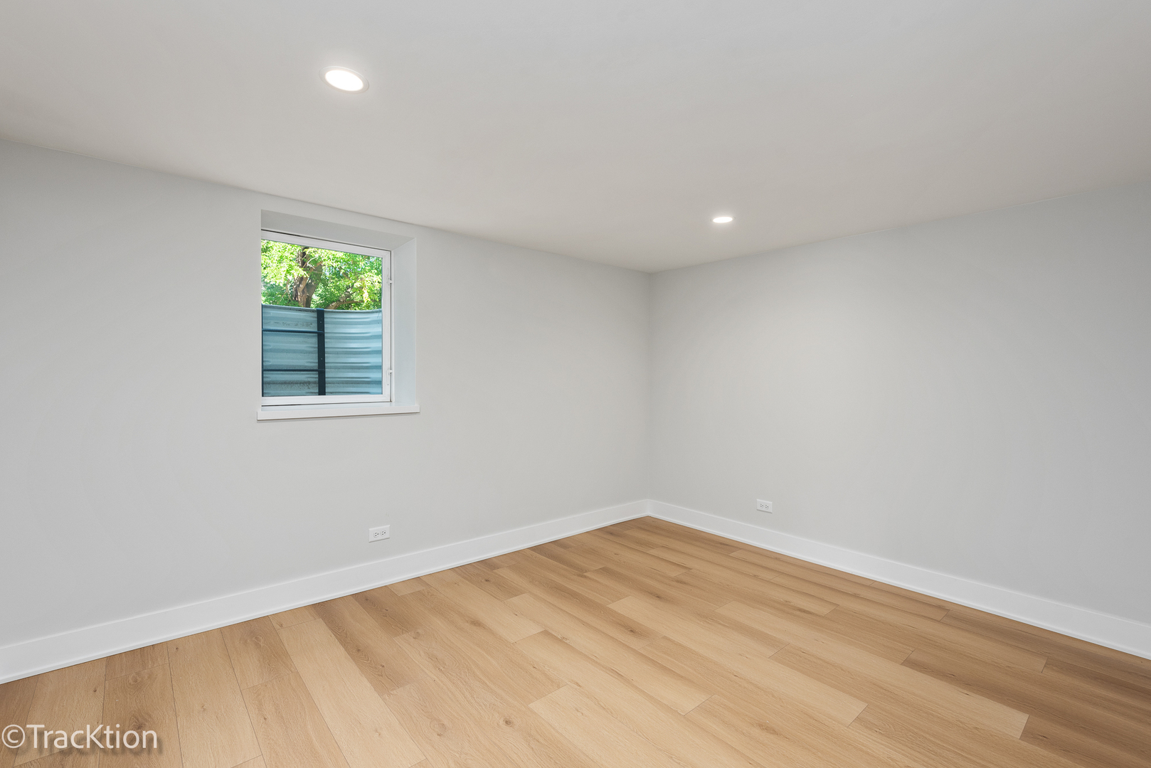 137 W Chicago Avenue