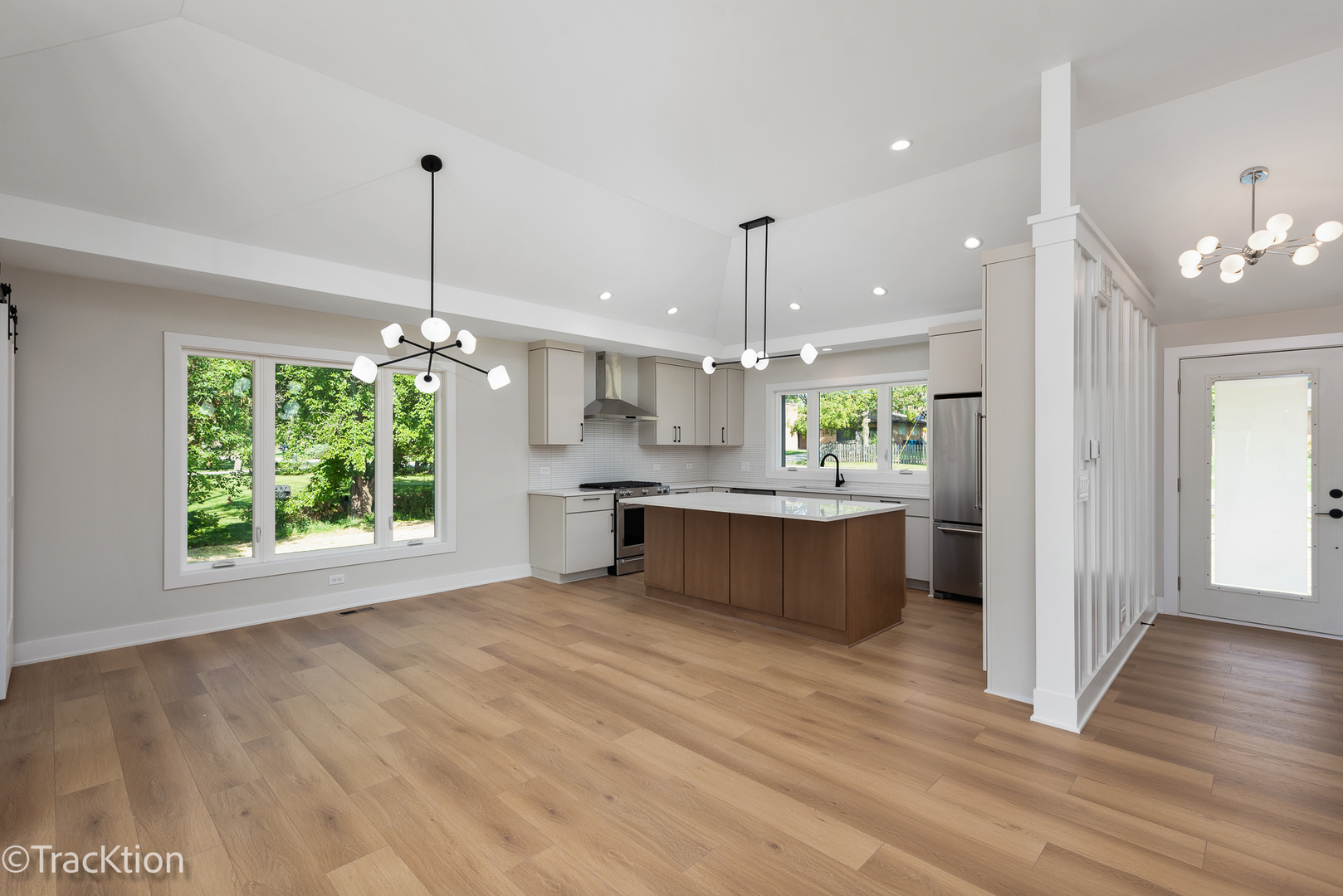 137 W Chicago Avenue