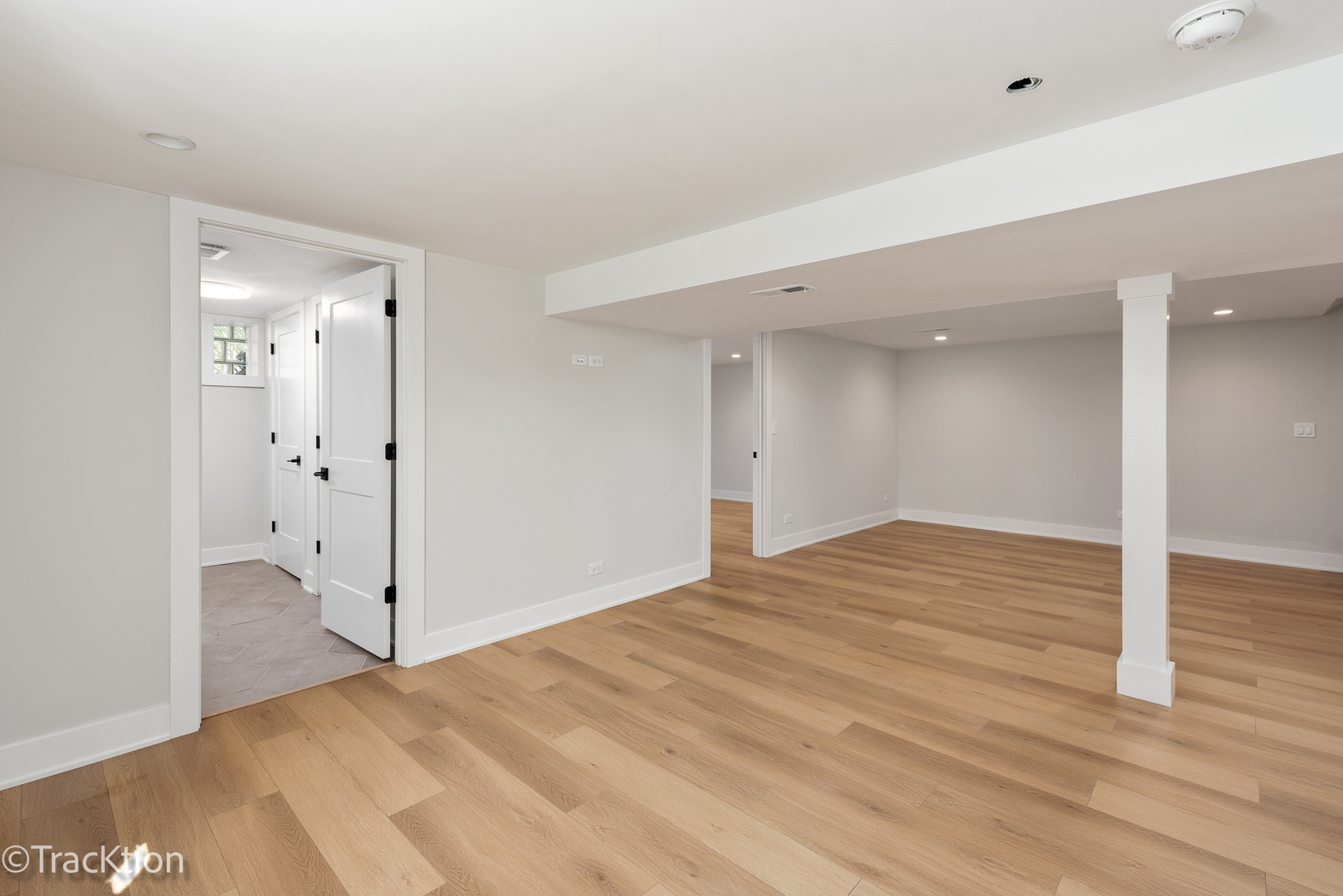 137 W Chicago Avenue