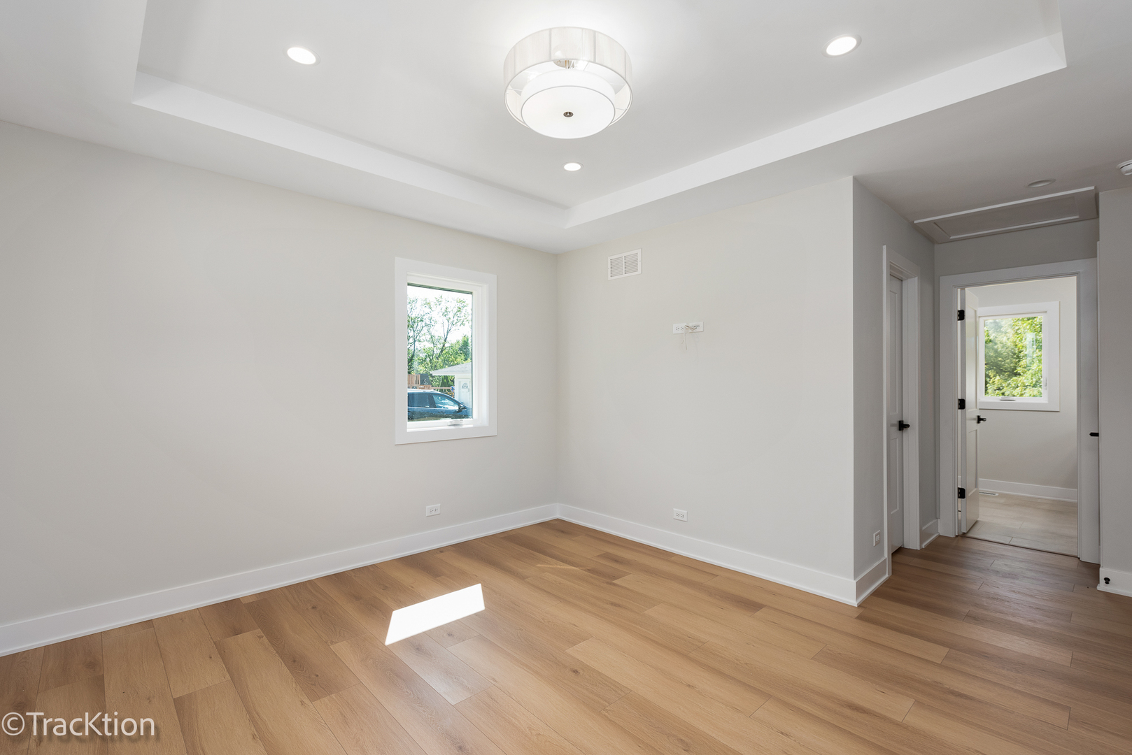 137 W Chicago Avenue