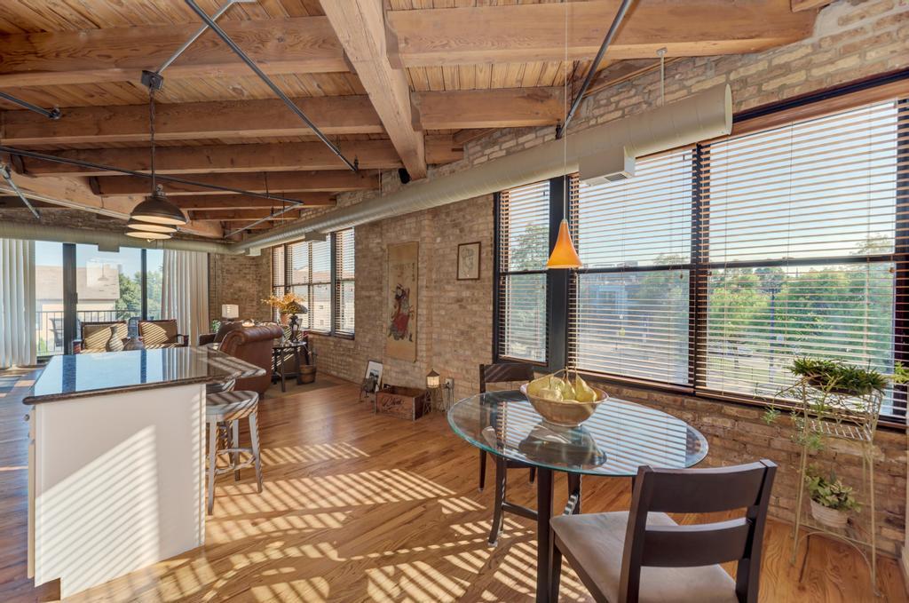 2161 N California Avenue Unit: 201