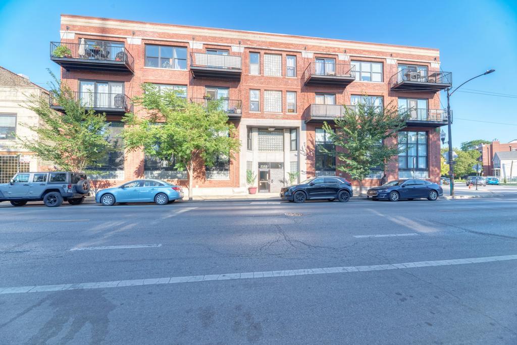 2161 N California Avenue Unit: 201