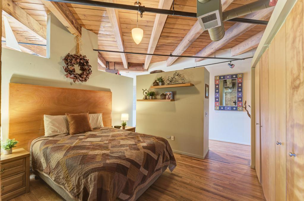 2161 N California Avenue Unit: 201