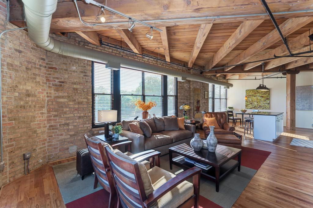 2161 N California Avenue Unit: 201