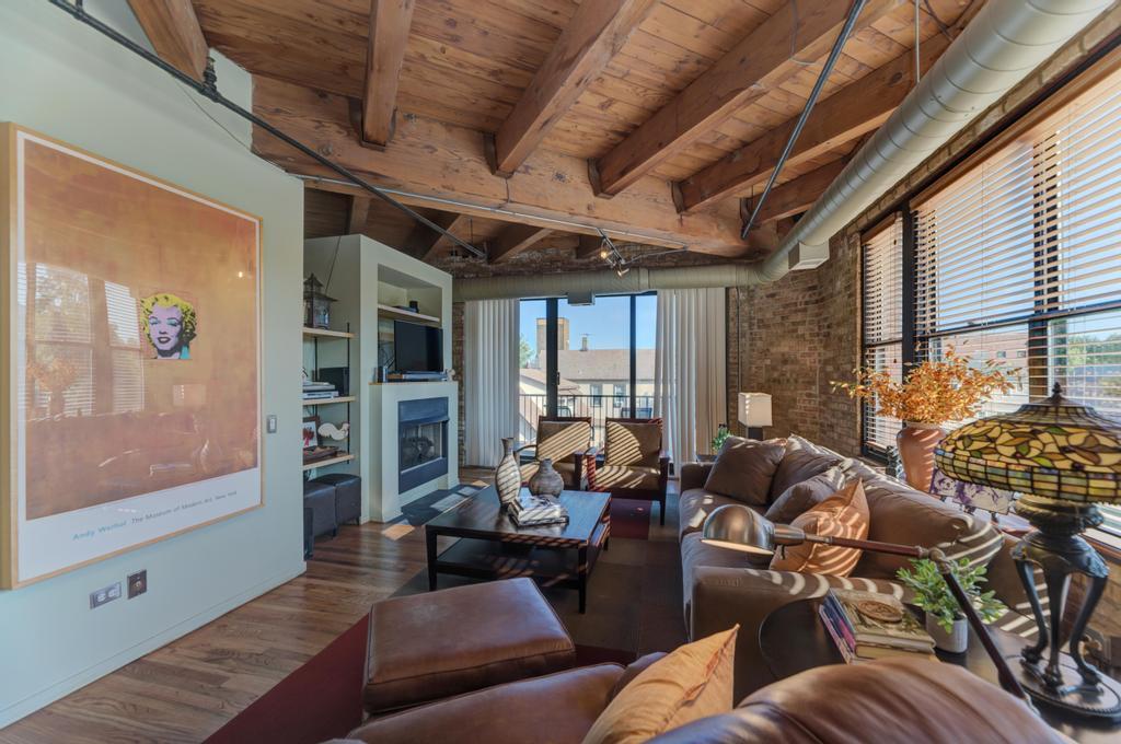 2161 N California Avenue Unit: 201