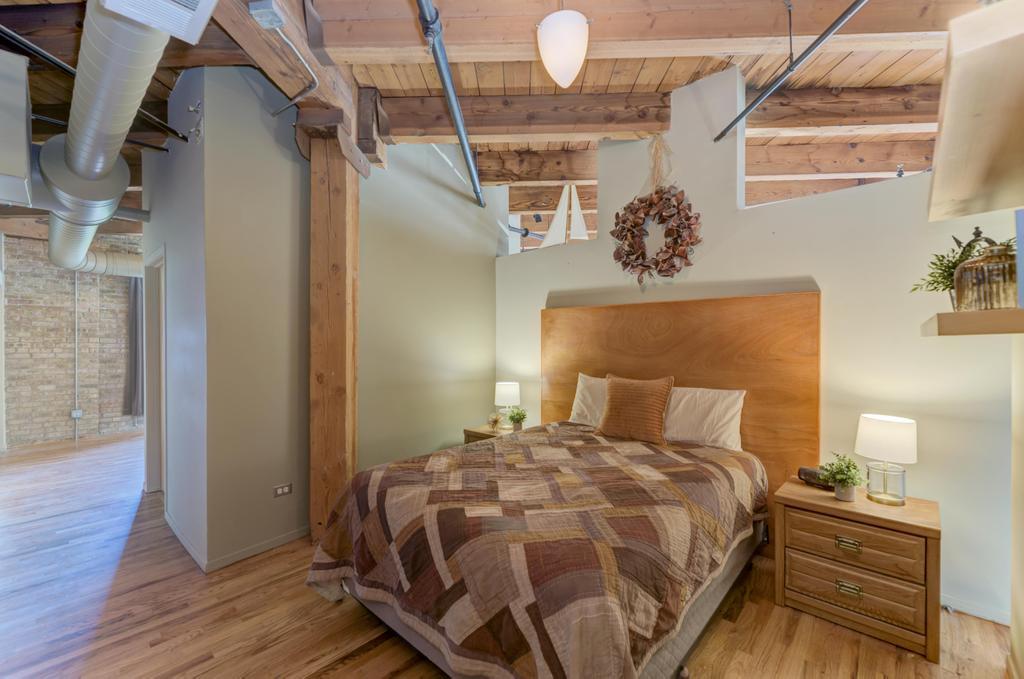 2161 N California Avenue Unit: 201