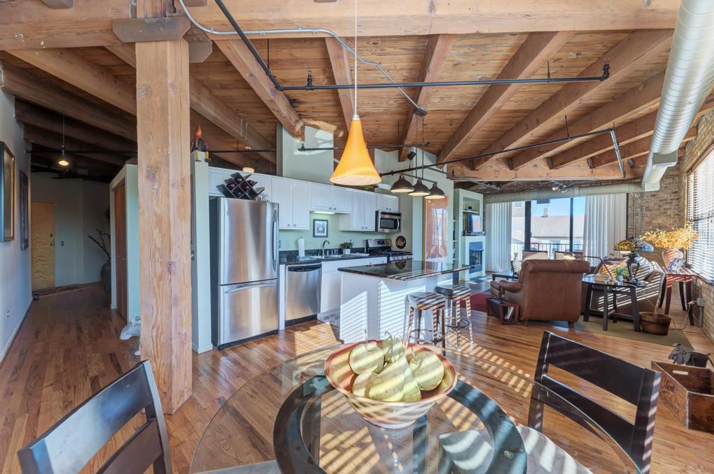 2161 N California Avenue Unit: 201