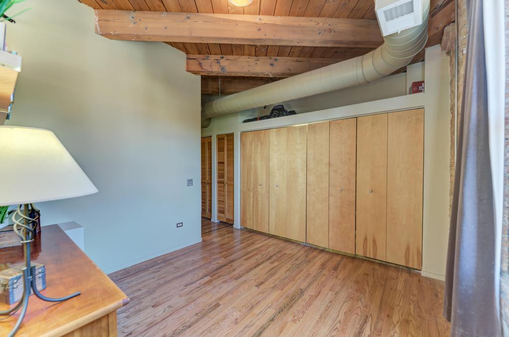 2161 N California Avenue Unit: 201