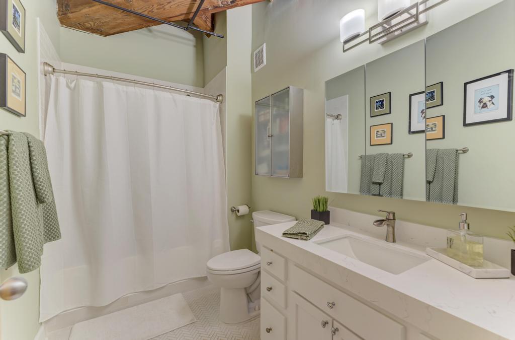 2161 N California Avenue Unit: 201