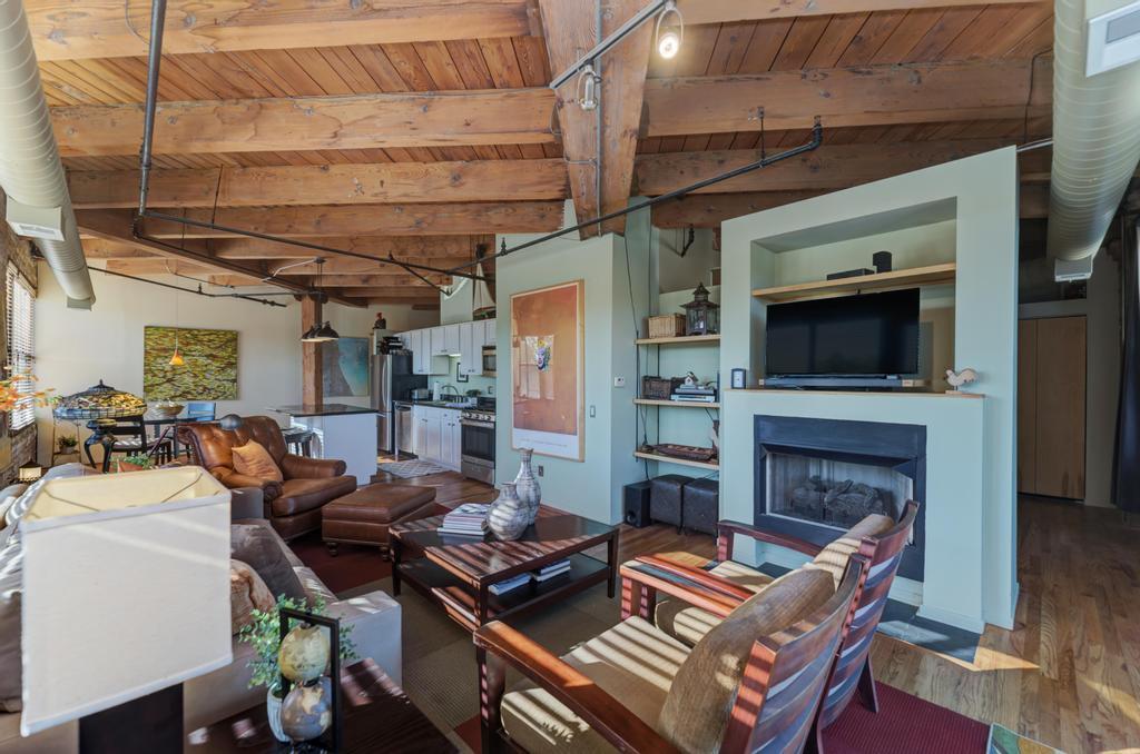 2161 N California Avenue Unit: 201