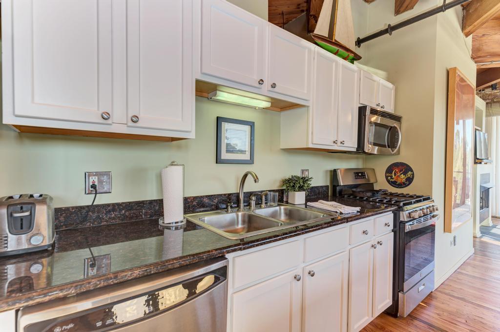 2161 N California Avenue Unit: 201
