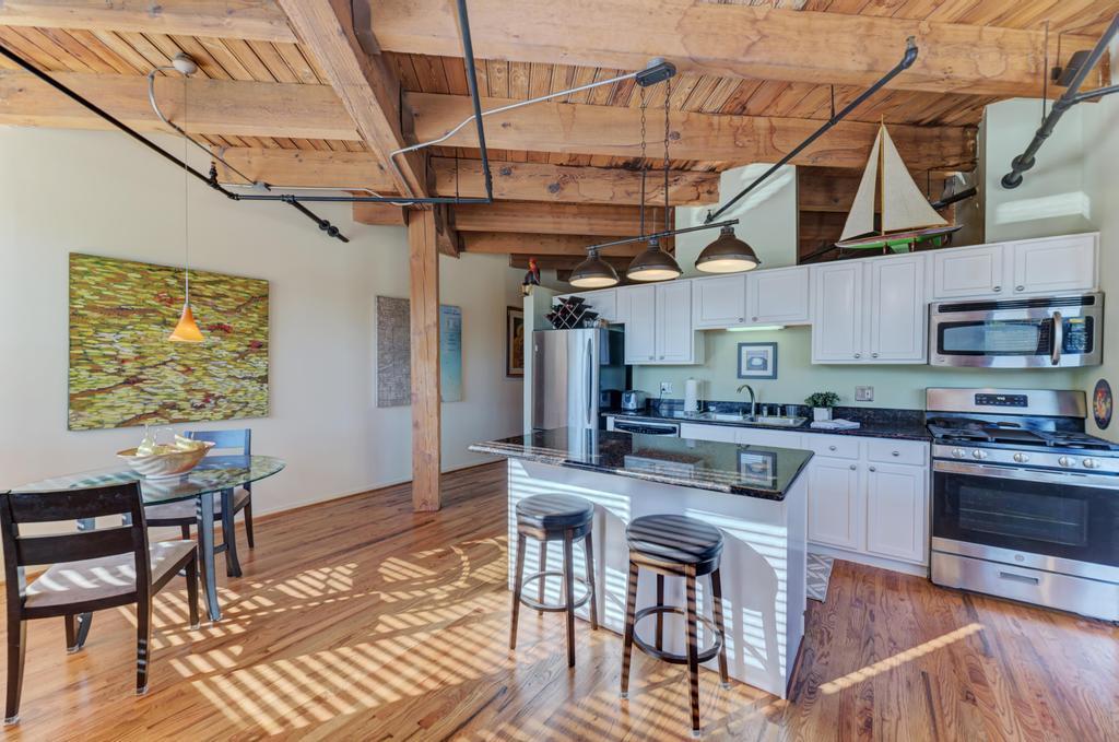 2161 N California Avenue Unit: 201