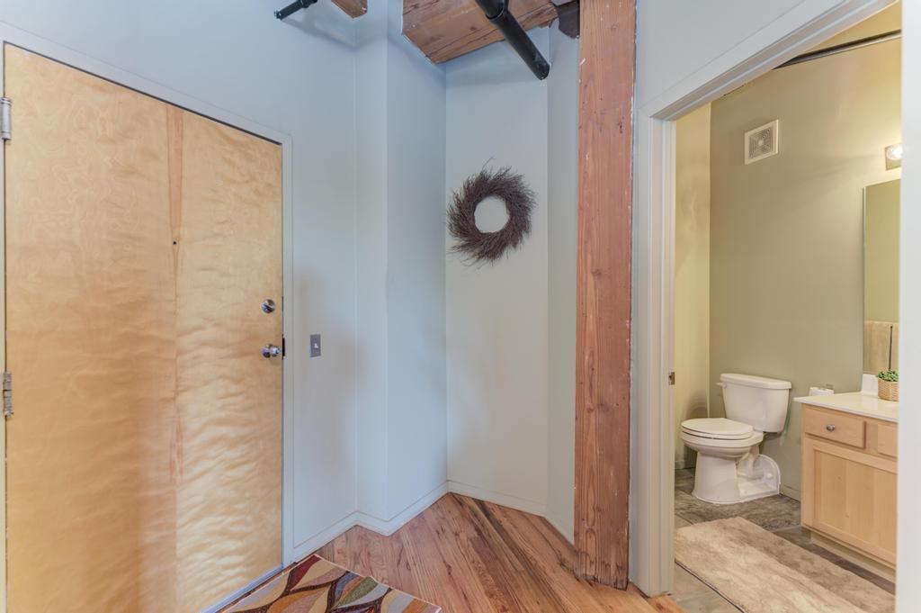 2161 N California Avenue Unit: 201