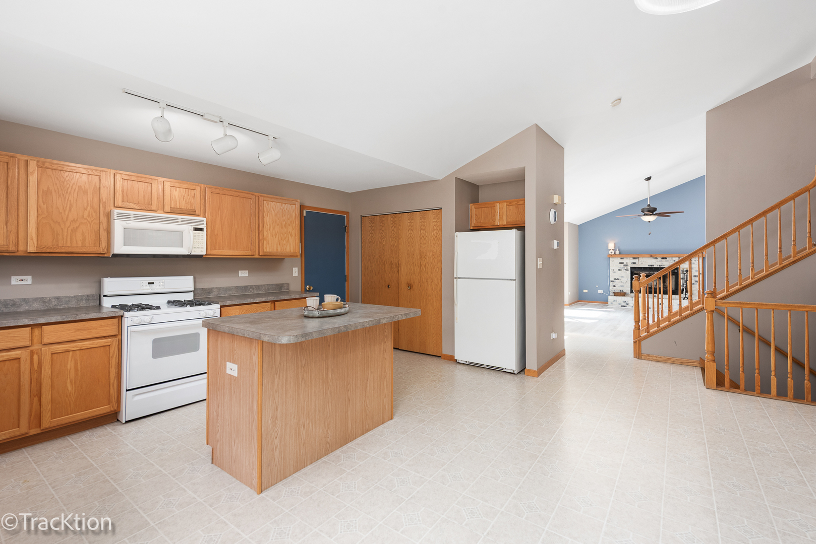 2703 Oak Ridge Lane