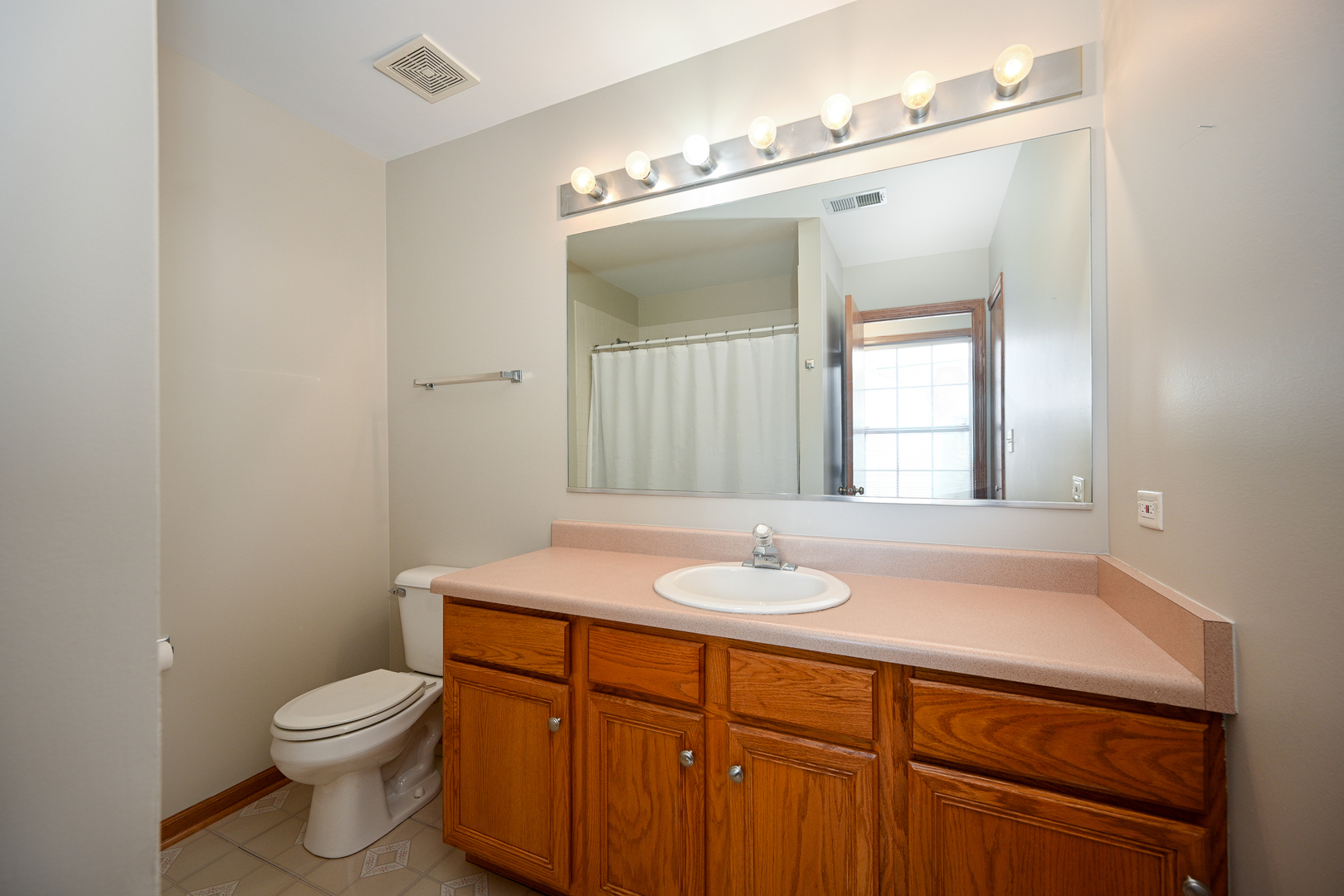 2037 S LINCOLN Avenue Unit: 2037