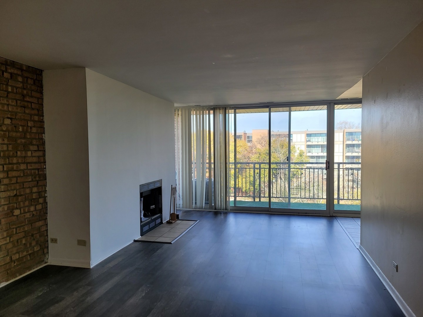 6010 oakwood Drive Unit: 5B