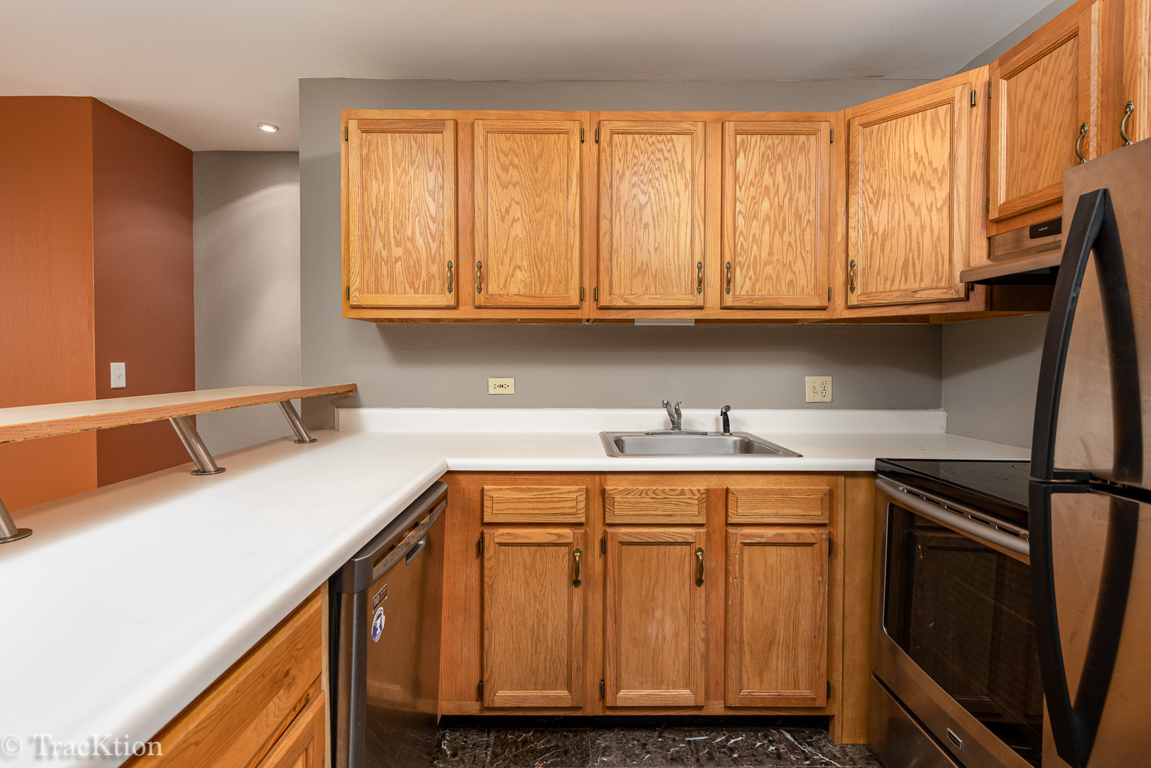 1833 FOUR LAKES Avenue Unit: 4H