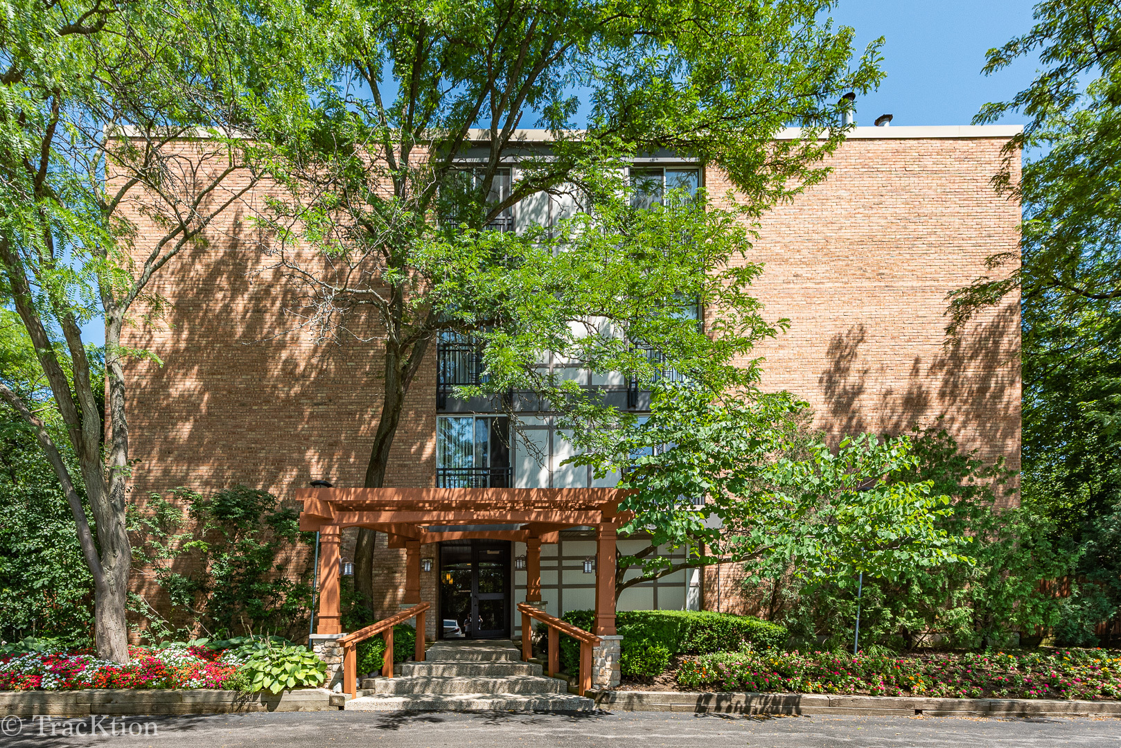 1833 FOUR LAKES Avenue Unit: 4H