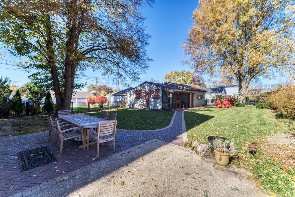 322 E Elm Street